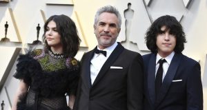 Se burlan Cinemex y usuarios de redes de hijo de Cuarón… el joven tiene autismo