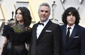 Se burlan Cinemex y usuarios de redes de hijo de Cuarón… el joven tiene autismo