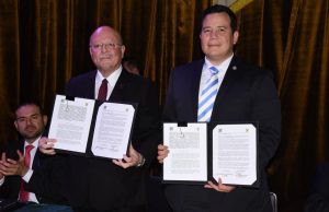 Firma UAS convenio de colaboración con IMSS Delegación Sonora