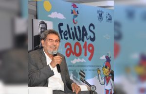 “No todos los besos son iguales”, la nueva novela de Élmer Mendoza