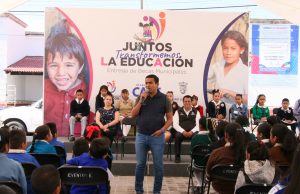 Encabeza Amarildo Bárcenas tercera entrega de becas del programa “Juntos transformamos la educación”