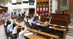Congreso destituye al magistrado Torres Ulloa del TJA