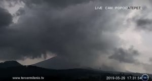 Volcán Popocatépetl emite 55 exhalaciones y una explosión