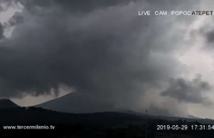Volcán Popocatépetl emite 55 exhalaciones y una explosión