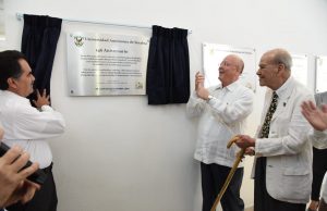 Develan placa alusiva al 146 aniversario de la Universidad