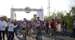 Modernizan carretera a Isla de la Piedra