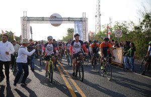 Modernizan carretera a Isla de la Piedra