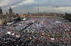 Festeja AMLO en el zócalo a un año del triunfo de la 4T
