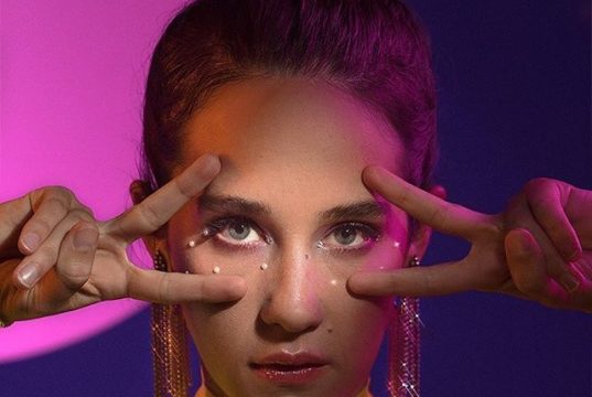 Plaza Fundadores se llenará de la música de Ximena Sariñana en el Maxei