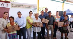 Familias de pescadores reciben apoyos de DIF Sinaloa