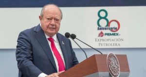 Frena juez indefinidamente orden de arresto contra Romero Deschamps