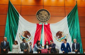 Hacienda entrega Paquete Económico para 2020 a diputados