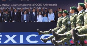 Celebra Querétaro desfile de aniversario 209 de la Independencia