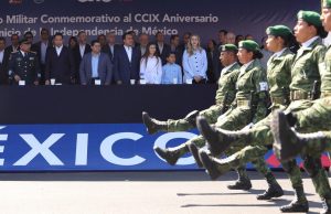 Celebra Querétaro desfile de aniversario 209 de la Independencia
