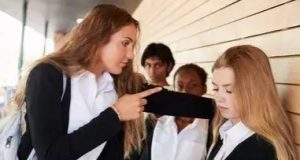 Nueva ley en Wisconsin EE.UU., obliga a padres a pagar multas por el acoso hecho por sus hijos