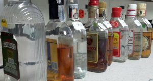 Contrabando gana más de 27 mil mdp vendiendo alcohol adulterado