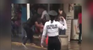 “Si que cumple con su deber”; reconocen trabajo de mujer tránsito