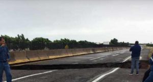 Se abre socavón en la maxipista Culiacán-Mazatlán
