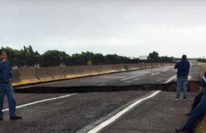 Se abre socavón en la maxipista Culiacán-Mazatlán
