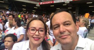 Que su esposa “sí es maestra”, dice titular de Protección Civil