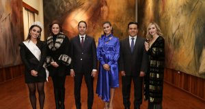 Presenta a Camila I, Reina de las Fiestas de Navidad Queretanas