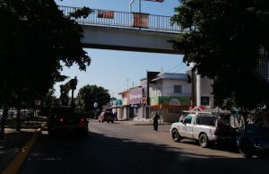 Hoy lunes cierre de bulevar Cabrera para derribar puente peatonal frente al IMSS