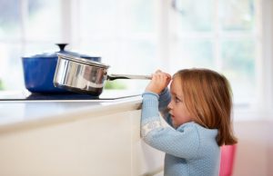 Cómo prevenir accidentes cuando los niños están en casa