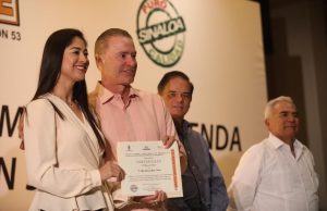 Luego de 20 años, reciben maestros del SNTE 53 créditos para vivienda