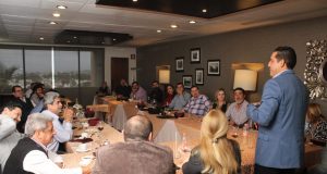 Se reúne Jesús Valdés con medios de comunicación