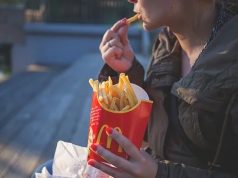 Llama psicólogo a no llenar vacíos emocionales con comida