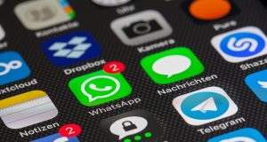 Uso desmedido de dispositivos electrónicos podría ocasionar daños irreversibles en la vista