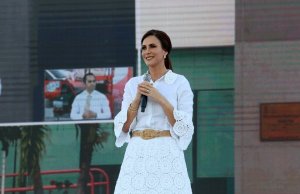 Rinde Rosy Fuentes Tercer Informe de DIF Sinaloa