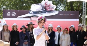 Se ponen el sombrero y conviven con causa en el ‘Desayuno del Sombrero’