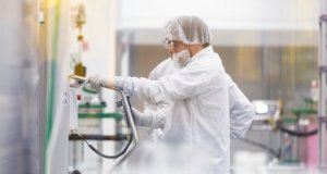 Laboratorios Pfizer, Moderna y J&J trabajan en dosis contra Ómicron