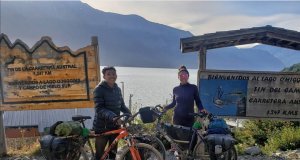 Madre e hijo llegan al “fin del mundo” en bicicleta; iniciaron en México desde 2018