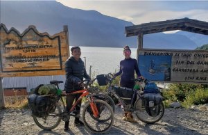 Madre e hijo llegan al “fin del mundo” en bicicleta; iniciaron en México desde 2018