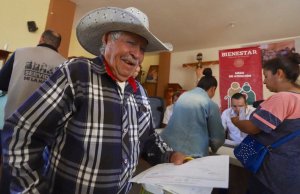 Anuncian adelanto de apoyos a adultos mayores por coronavirus