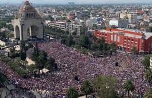 Atrás del escenario feminista