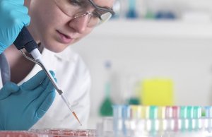 Aprueban en EE.UU. test para detectar COVID-19 en 45 minutos