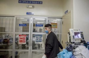 Dan de alta a tres pacientes más de COVID-19 en Querétaro