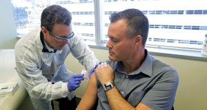 Vacuna contra COVID-19 de Farmacéutica Moderna, sí crea anticuerpos en primeros ensayos