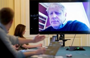 El primer ministro del Reino Unido a terapia intensiva; cede el mando