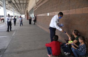 Un millón de cubrebocas gratuitos serán entregados en los 18 municipios, reporta gobierno estatal