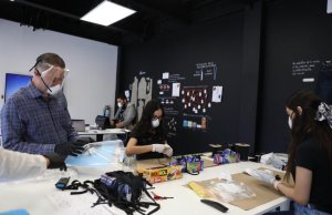 Quirino dotará al CCS de una máquina para ampliar la producción de mascarillas