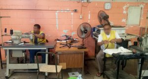 Elaboran caretas para prevenir el Covid-19 en el penal de Culiacán