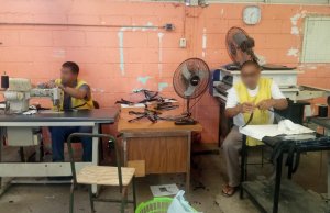 Elaboran caretas para prevenir el Covid-19 en el penal de Culiacán