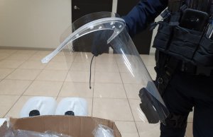 SSP Sinaloa recibe donativo de caretas y gel antibacterial de la UAS