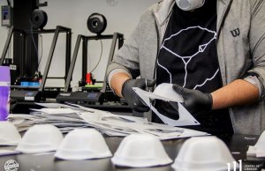 Realizan en el Centro de Ciencias mascarillas para proteger del coronavirus