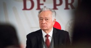 Hijo de Bartlett vendió al gobierno ventiladores para COVID-19 más caros