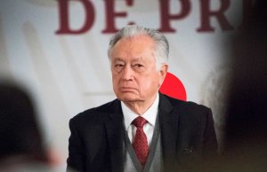 Hijo de Bartlett vendió al gobierno ventiladores para COVID-19 más caros